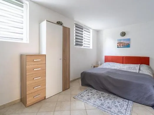 Lola 2 Apartment Rovinj 0*,  Croatia